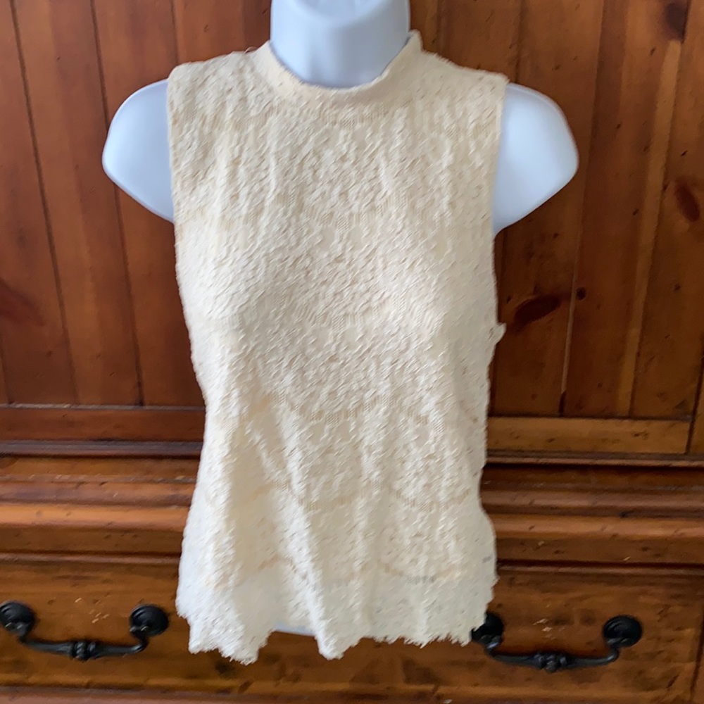 Forever 21 laced blouse size L Sleeveless